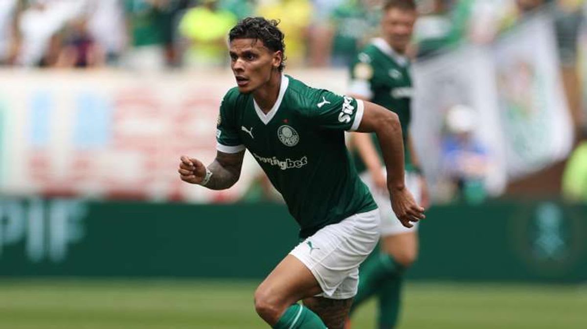 Benfica Competes with Nottingham Forest, Wolves, and Roma to Secure Richard Rios After Palmeiras' Rejection