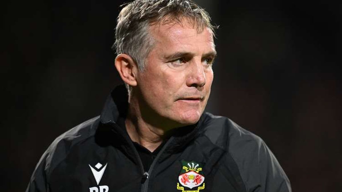 'I don't agree with that!' - Phil Parkinson fumes at controversial rule as Wrexham lose ground in race for Premier League promotion