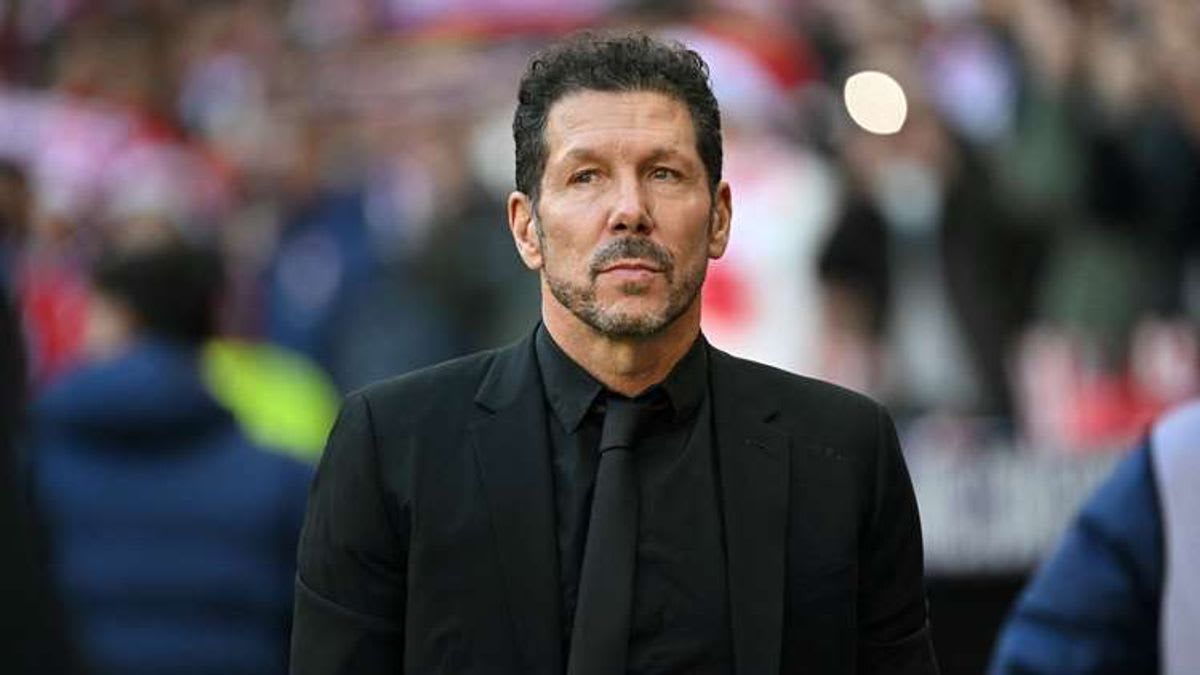 Diego Simeone Defends Julian Alvarez Amidst Transfer Speculations