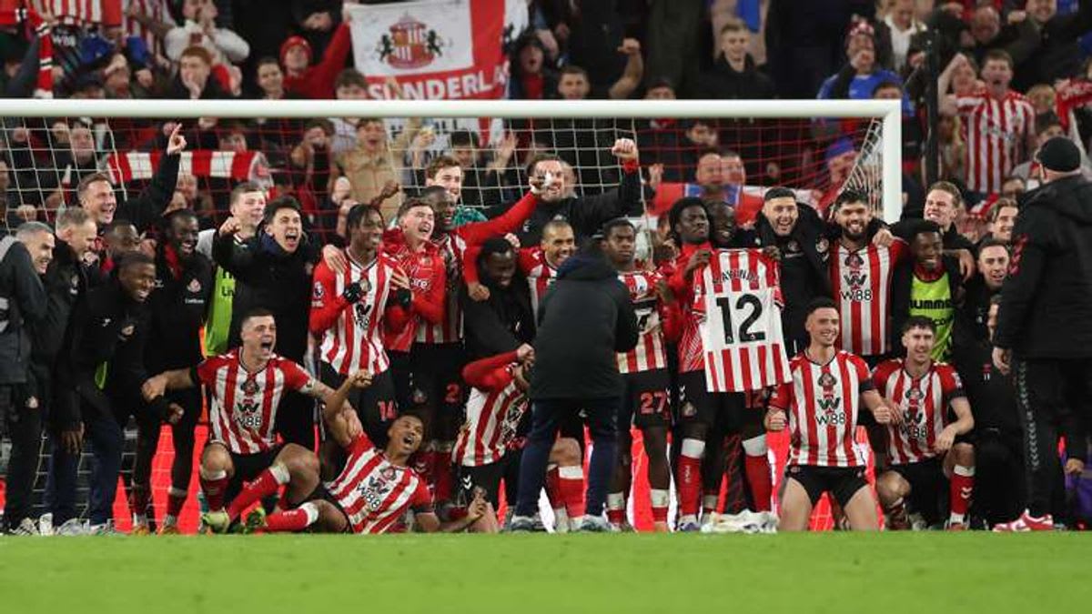 Sunderland Triumph Over Newcastle in Derby Victory and Celebrate with Team Photo