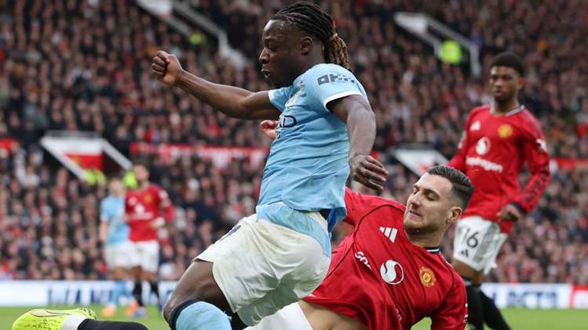 How Man Utd's Diogo Dalot's Controversial Challenge on Man City's Jeremy Doku Divides Fans