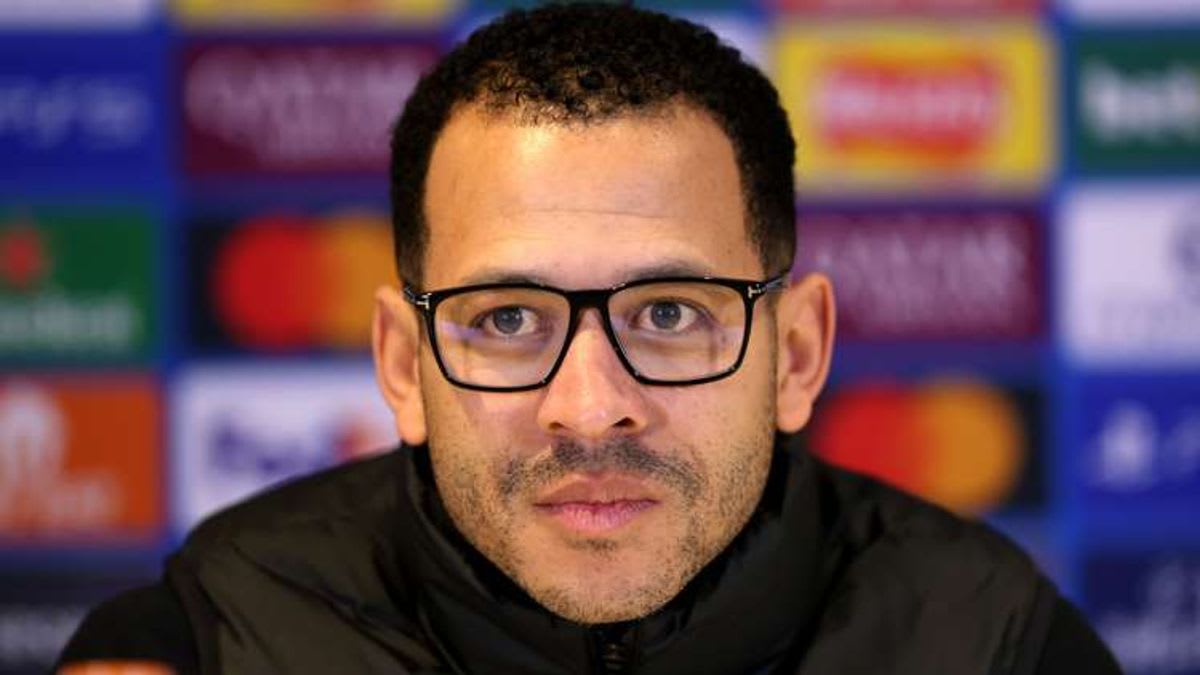 Chelsea Manager Liam Rosenior Embraces Online Mockery with Humor