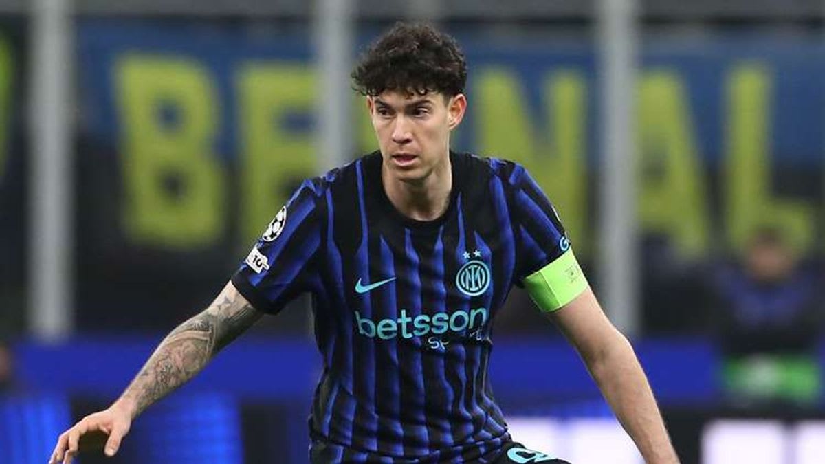 Liverpool and Barcelona Set to Battle for Serie A Defender: The Alessandro Bastoni Saga