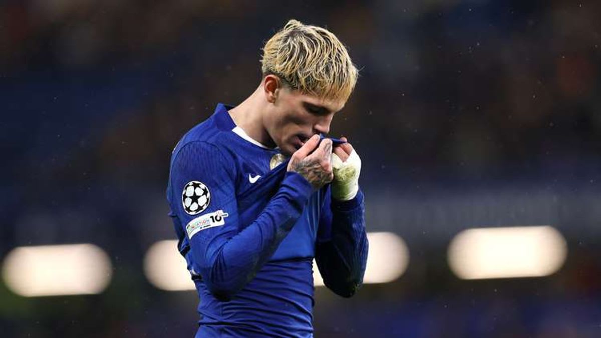 Alejandro Garnacho Grapples with Private Turmoil as Chelsea Boss Liam Rosenior Comes to His Defense