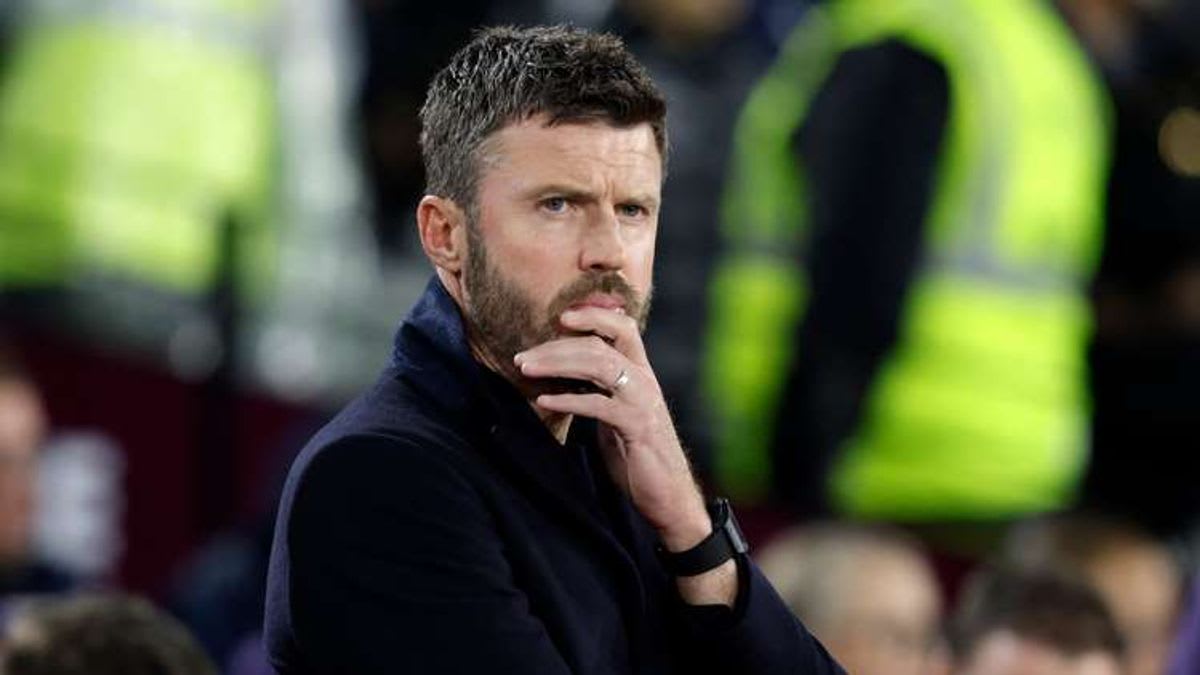 Manchester United's Defensive Crisis Deepens as Video Emerges of Injured Full-Back Exiting Stadium After Newcastle Loss