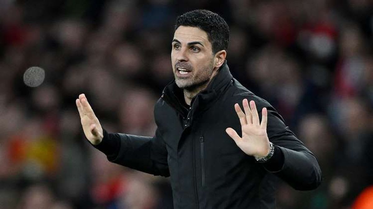 Arsenal & Man City told they 'don't deserve' Premier League title as Man Utd legend says trophy shouldn't be handed out this season