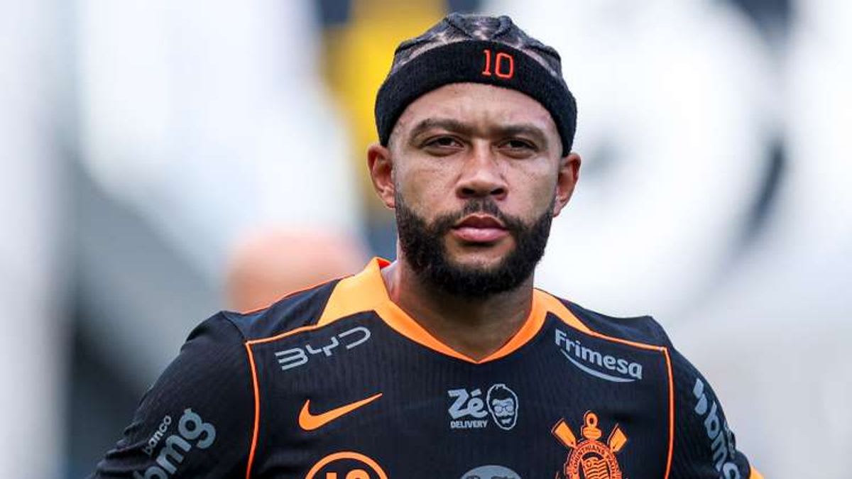 Memphis Depay: Clarifying the Bench Phone Incident and the Unseen Professionalism Behind It