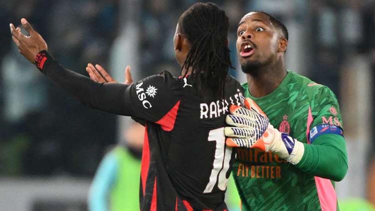VIDEO: Sulking Rafael Leao throws massive tantrum & clashes with AC Milan boss Massimiliano Allegri after being subbed out of Lazio defeat