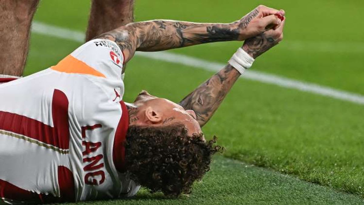 Noa Lang Opens Up About Brutal Thumb Injury During Champions League Clash with Liverpool