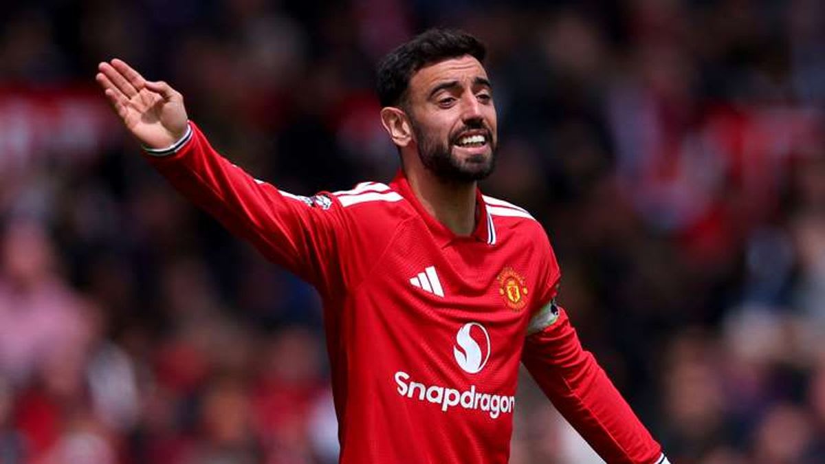 Bruno Fernandes shines as he claims Premier League Player of the Season award