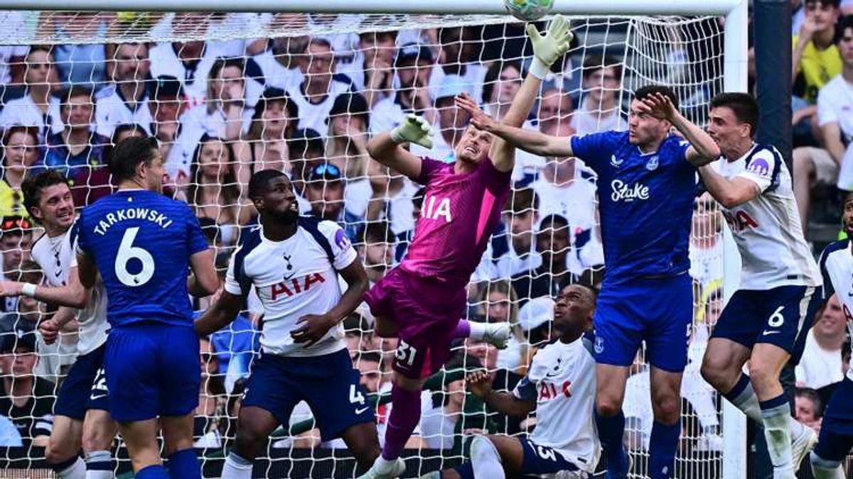 The Chaos of Tottenham vs Everton: Gary Neville's Outrage