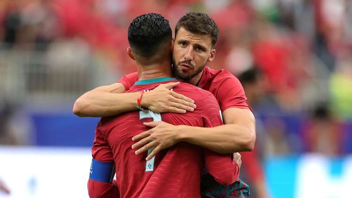 Portugal's Ruben Dias Stands by Ronaldo Amid Criticism, Looks Ahead to World Cup Journey