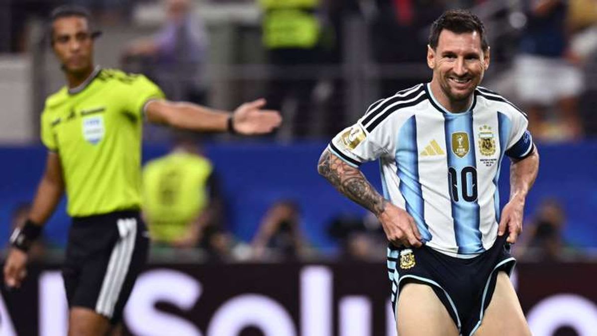 I Kicked It Badly! - Lionel Messi's Roller Coaster in Dallas
