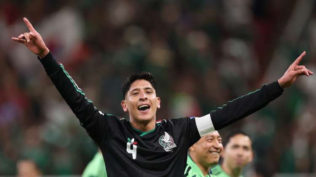 Can Edson Álvarez hold his ground in the center back position? Obed Vargas patiently awaits his opportunity - Five Essential Factors for Mexico's World Cup Showdown with Czechia