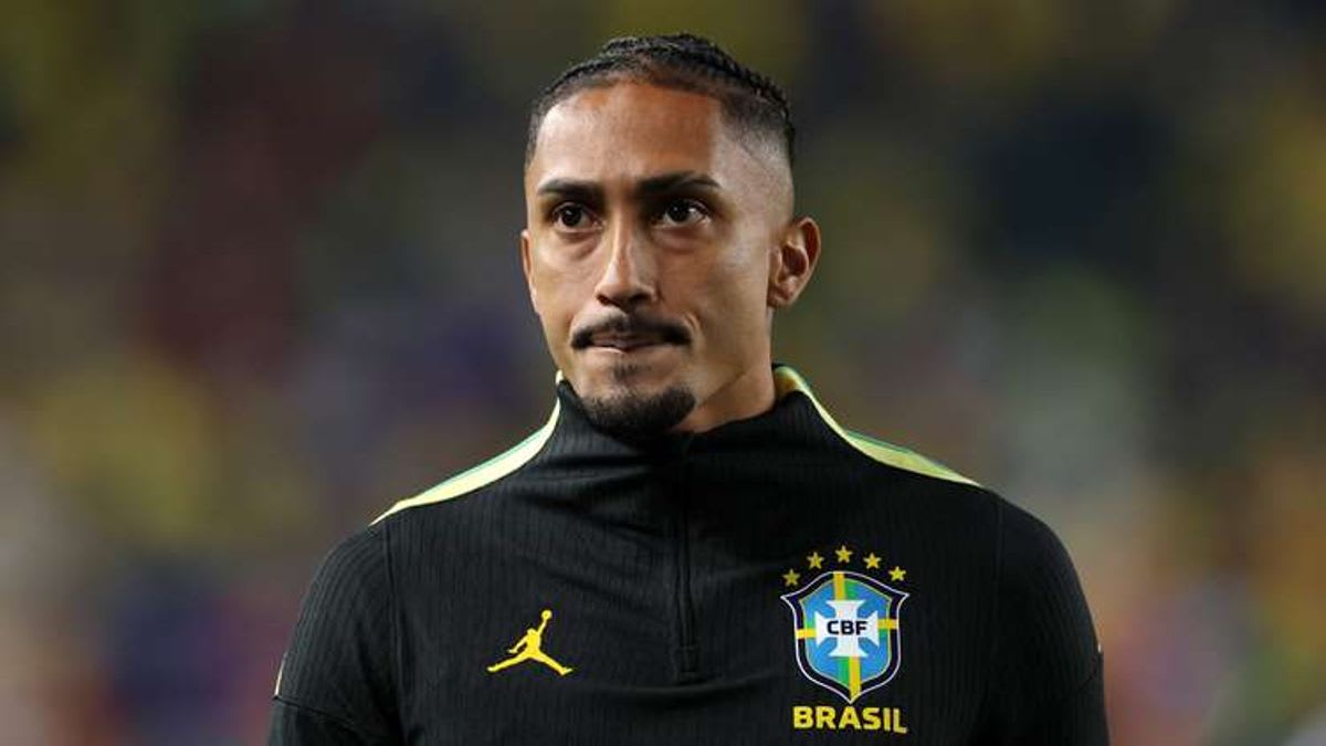 Raphinha's family defends Barcelona forward against transfer rumors