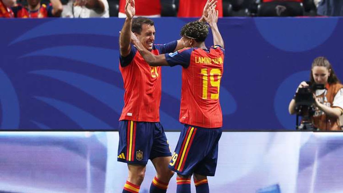 Mikel Oyarzabal: Handling Barcelona Transfer Rumors & Supporting Lamine Yamal in Spain World Cup Camp