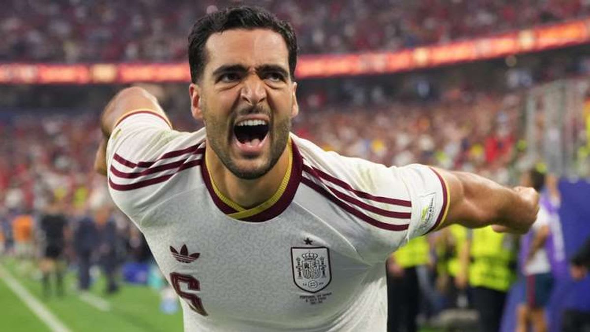 Luis de la Fuente Praises Mikel Merino's Masterful Stoppage-Time Winner as Spain Triumph over Portugal in the World Cup