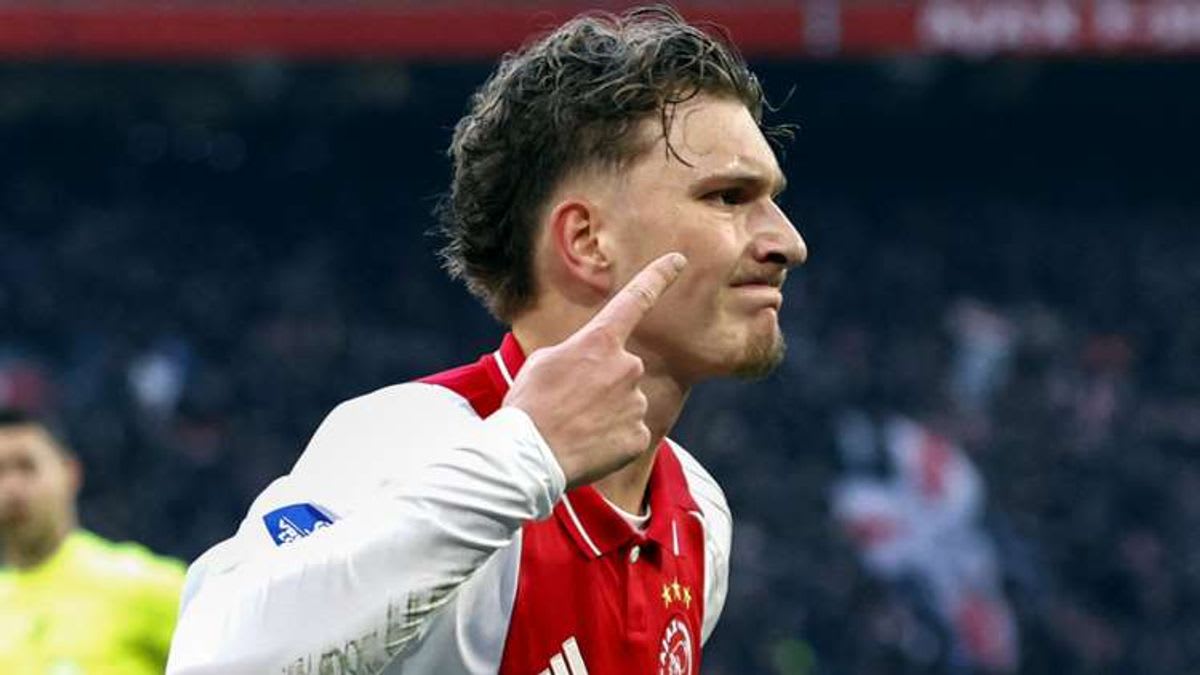 FC Bayern Munich Tracking Ajax Star Mika Godts