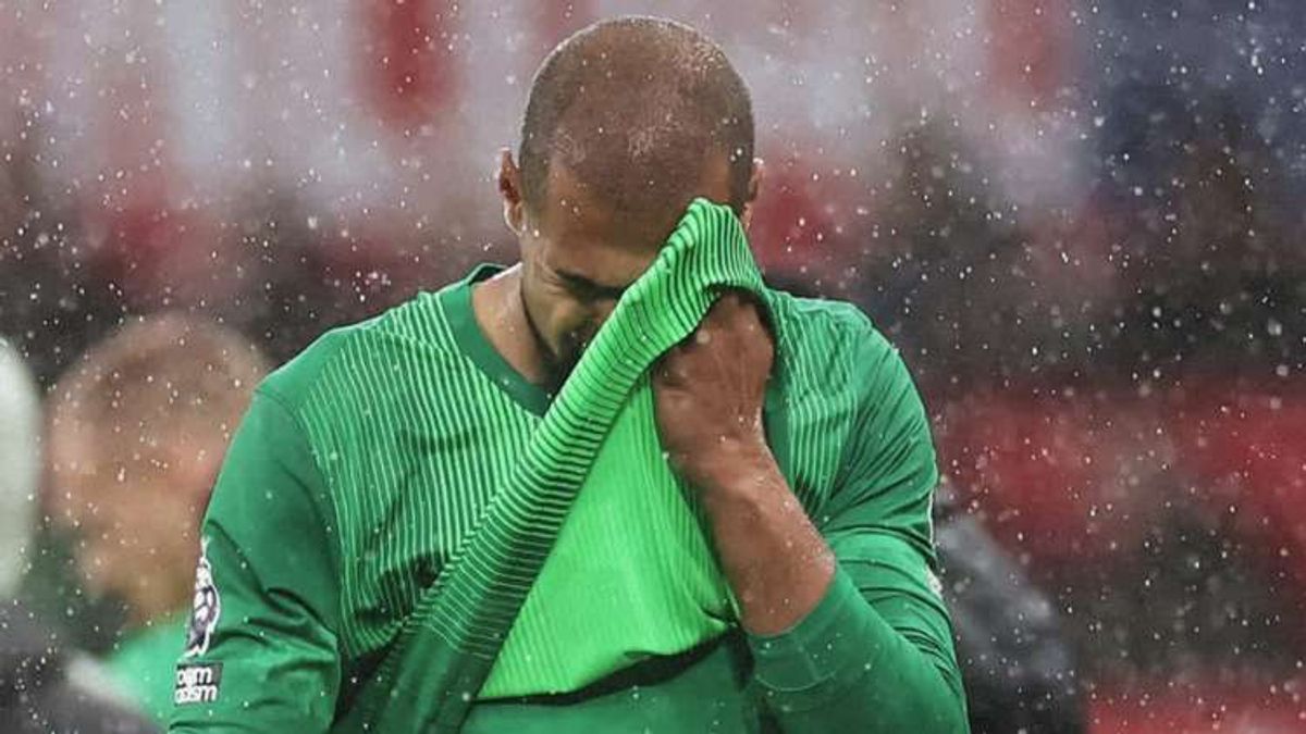 Chelsea player ratings vs Manchester United: Red card for Robert Sanchez and injury to Cole Palmer compound Chelsea woe in loss to Red Devils