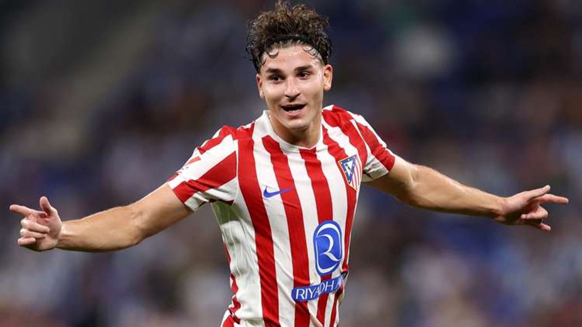 Diego Simeone's Plea for Julian Alvarez to Stay Long-Term at Atletico Madrid Amid Transfer Speculations