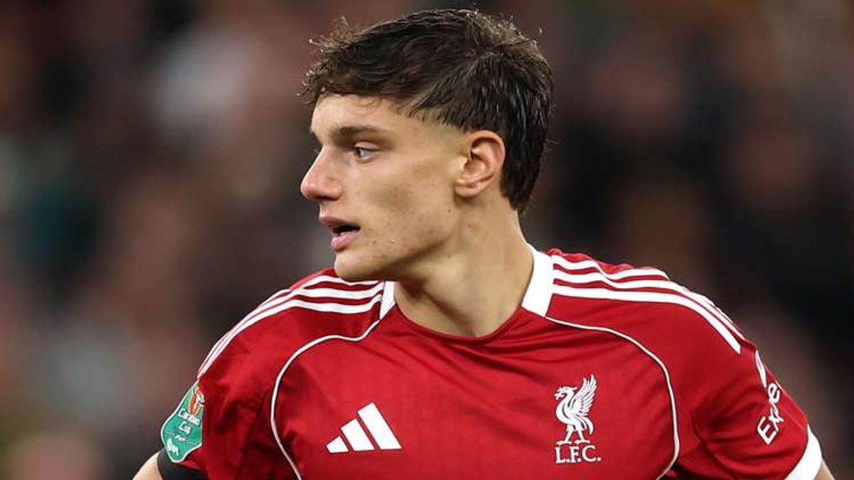Giovanni Leoni to miss 'around a year' as Arne Slot confirms Liverpool wonderkid's ACL injury
