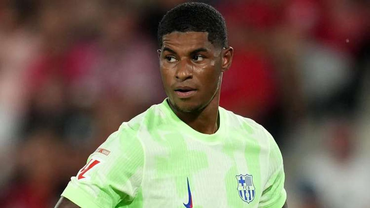 - Inconsistent Environment: Marcus Rashford's Struggles and Barcelona Loan Move