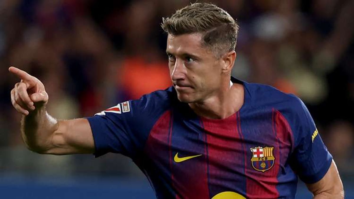 Barcelona Hit by Setback as Robert Lewandowski Suffers Hamstring Injury