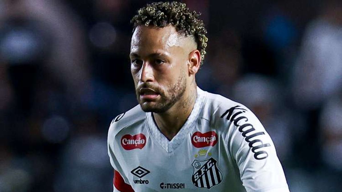  - VIDEO: 'Sad watch' - Neymar goes viral for botching two rainbow flicks as fans call for 'washed' Santos forward to retire