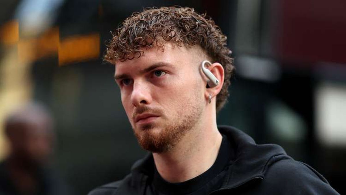 Revealed: Why Harvey Elliott's Aston Villa 'nightmare' may not end anytime soon as Liverpool consider January transfer window plan