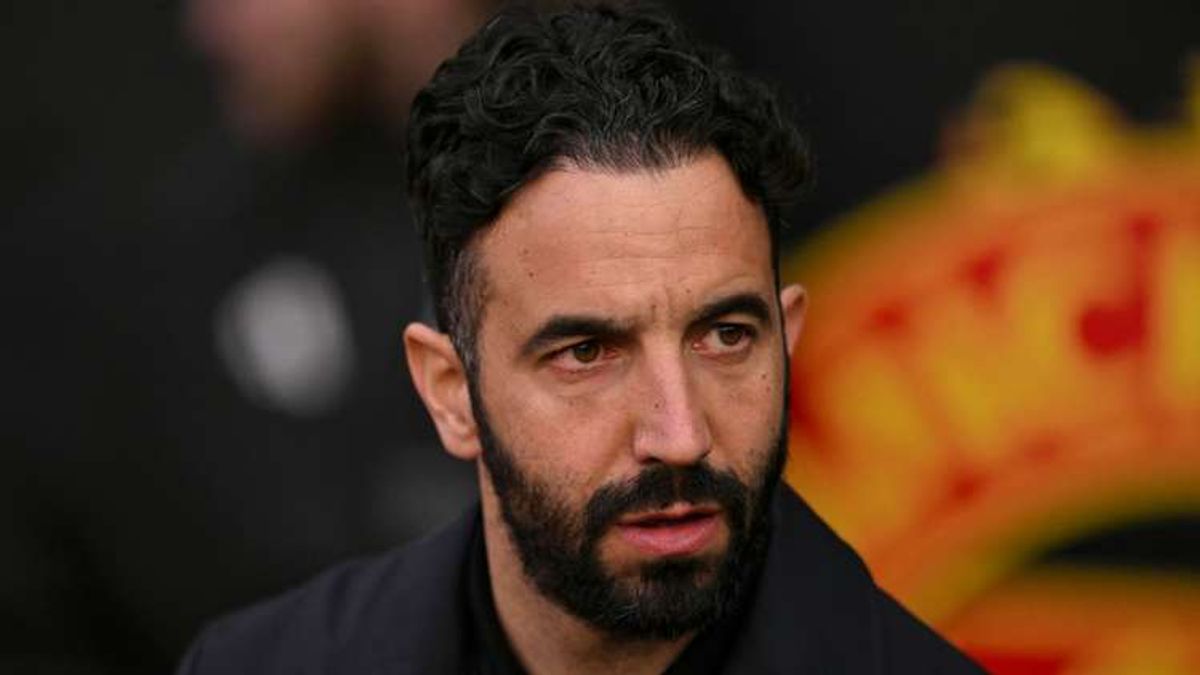 Manchester United's Potential Tactical Shift: Amorim's Departure from 3-4-3 Formation