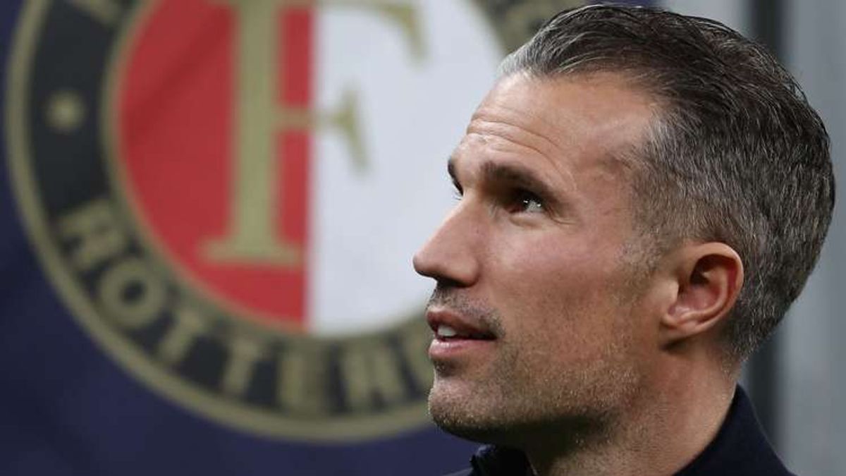 Dramatic Defeats and Tensions: Robin van Persie Faces Fan Backlash at Feyenoord