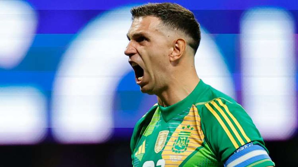 Emi Martinez: Balancing Phenomenal Goalkeeping with Controversial Antics