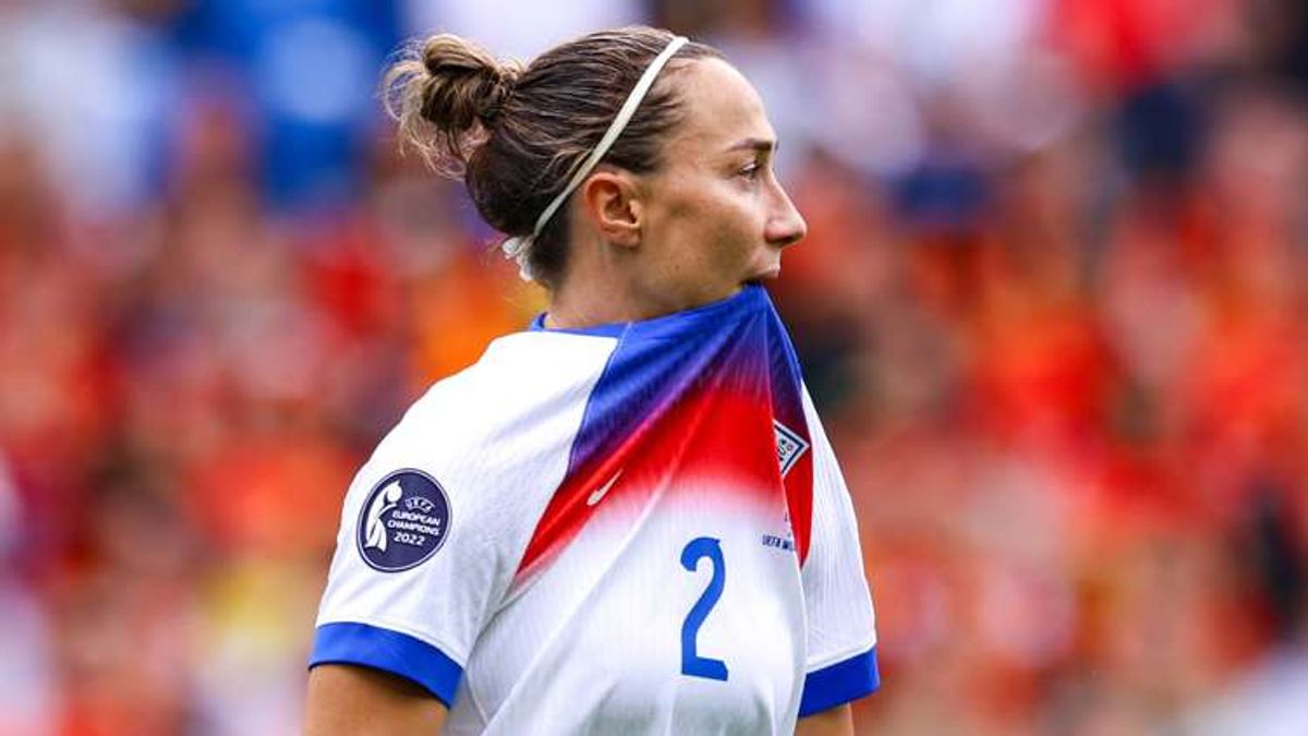 Deciphering Lucy Bronze's Injury Concerns - Impact on Chelsea and England