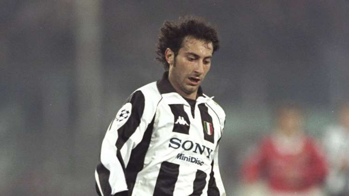 Rewritten Title: Comparing the 'Bastoni-Kalulu' incident with Ronaldo's dive - Mark Iuliano speaks out