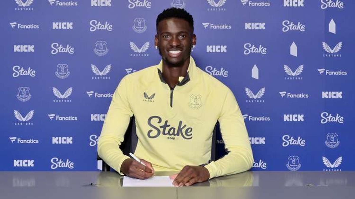 Borussia Dortmund's Pursuit of Everton's Tim Iroegbunam: A Detailed Analysis