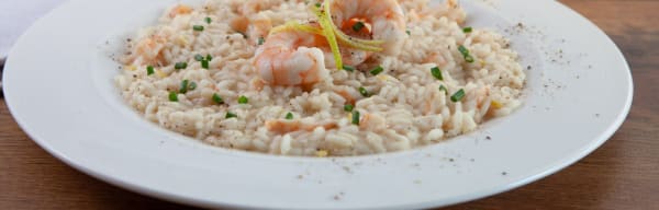 Risoto de Camarão com Limão Siciliano: Receita Sofisticada, Cremosa e Fácil de Fazer em Casa