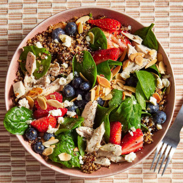 Bowl de Quinoa com Frango, Espinafre e Abacate: Receita Saudável e Nutritiva para o Almoço ou Jantar - Foto da receita pronta