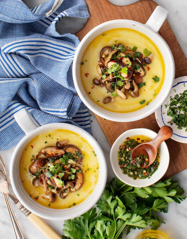 Polenta Cremosa com Cogumelos Salteados: Receita Vegetariana Sofisticada e Fácil de Fazer - Foto da receita pronta