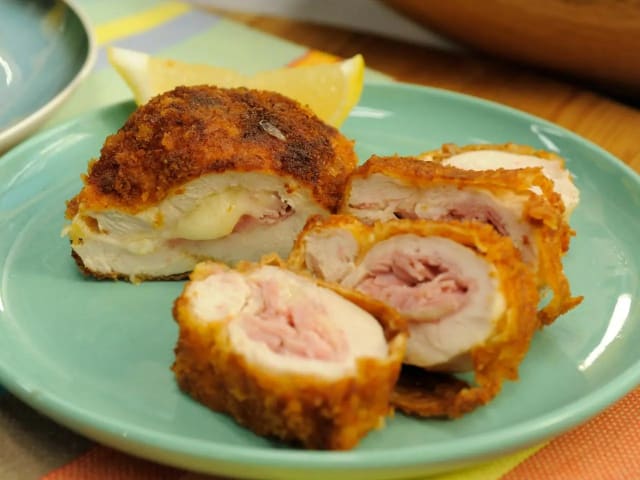 Frango Recheado com Presunto Cru e Queijo Brie ao Forno: Receita Sofisticada e Fácil - Foto da receita pronta