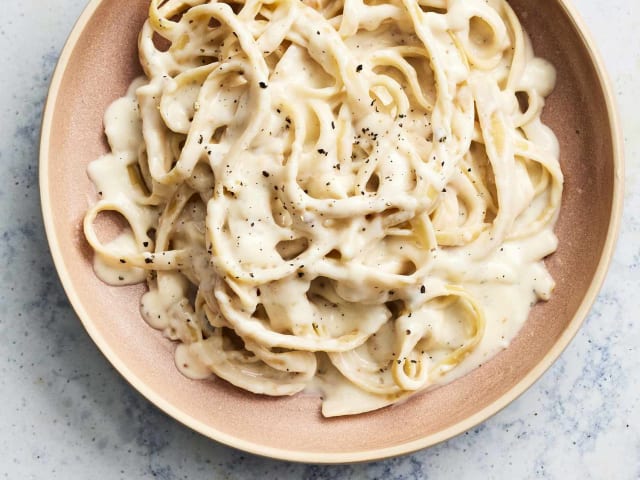 Fettuccine ao Molho Alfredo Cremoso com Toque de Noz-Moscada: Receita Clássica e Irresistível - Foto da receita pronta