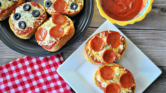 Pizza de Pão de Forma com Molho Pronto e Muçarela: Receita Rápida, Deliciosa e Perfeita para Qualquer Hora - Foto da receita pronta