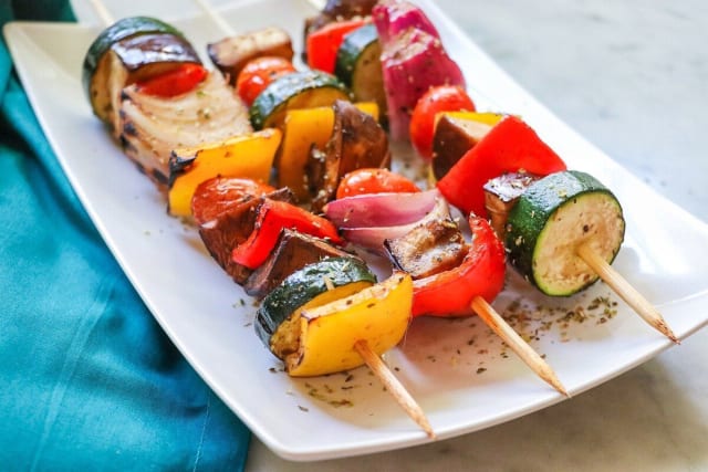 Espetinhos de Legumes na Airfryer com Molho de Iogurte: Leve, Colorido e Surpreendentemente Saboroso - Foto da receita pronta
