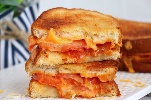 Tostex de Queijo com Tomate na Airfryer: Crocância Perfeita e Sabor Caseiro em Minutos - Foto da receita pronta