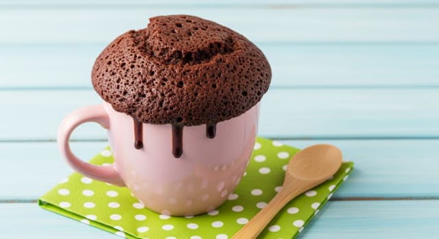 Bolo de Chocolate Proteico na Caneca Fit: Receita Rápida e Saudável! - Foto da receita pronta