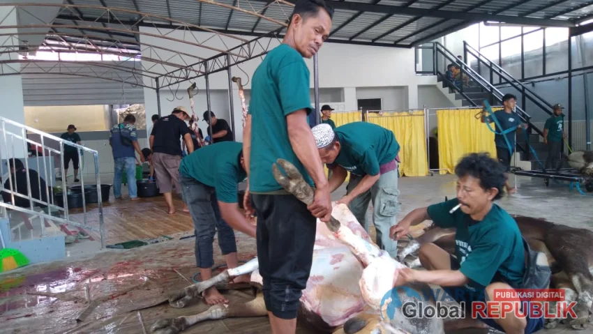 Masjid Al Muttaqin Sultan Adam Banjarmasin Laksanakan Ibadah Qurban 1446 H dengan Lancar dan Penuh Keberkahan