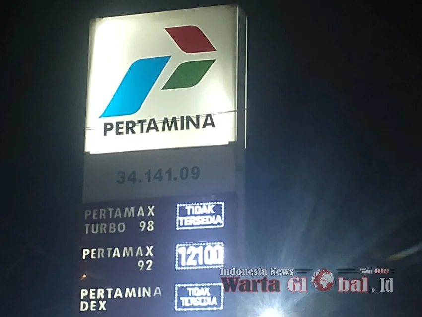 SPBU 34.141.09 Diduga Lokasi Infrastruktur SPBU 34.141.09 Cilincing Landak Jalannya Rusak,Retak Dan Tidak Ada Perbaikan Serta Meresahkan Antrian Panjang Kendaraan