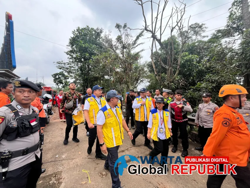 Polres Purwakarta Lakukan Pengamanan Kunjungan Mentri Ke Lokasi Bencana Alam Pasirmunjul