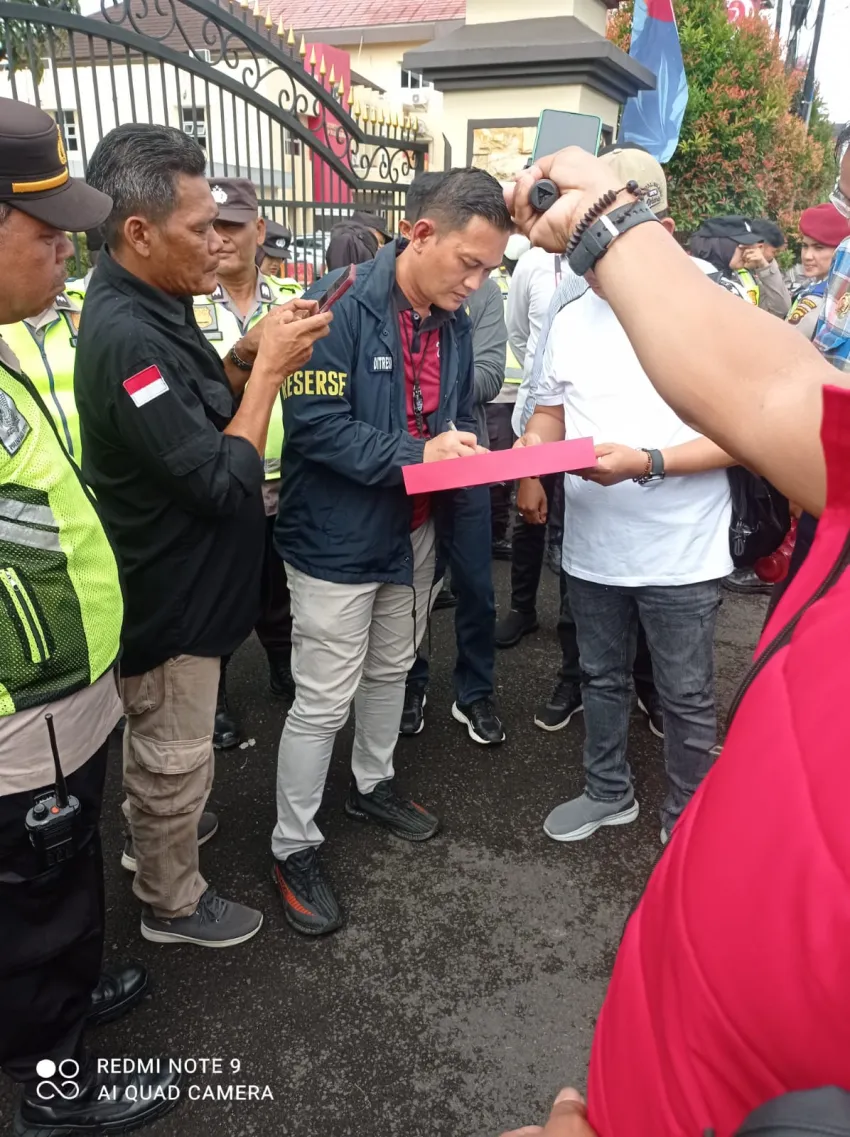 POSE RI Gelar Aksi Unjuk Rasa di Mapolda Sumsel, Desak Penindakan Mafia Minyak Ilegal di Bayung Lencir