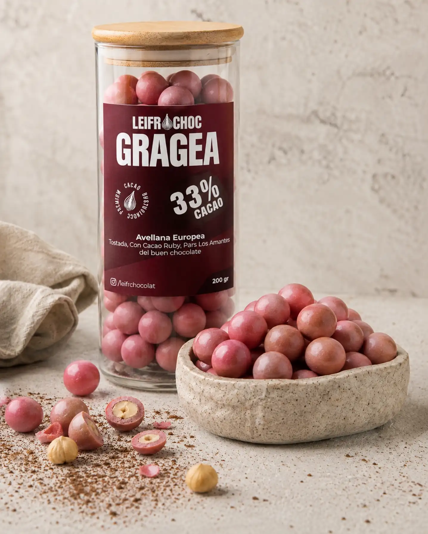 Grageas de Avellana Europea en Chocolate Ruby 33%