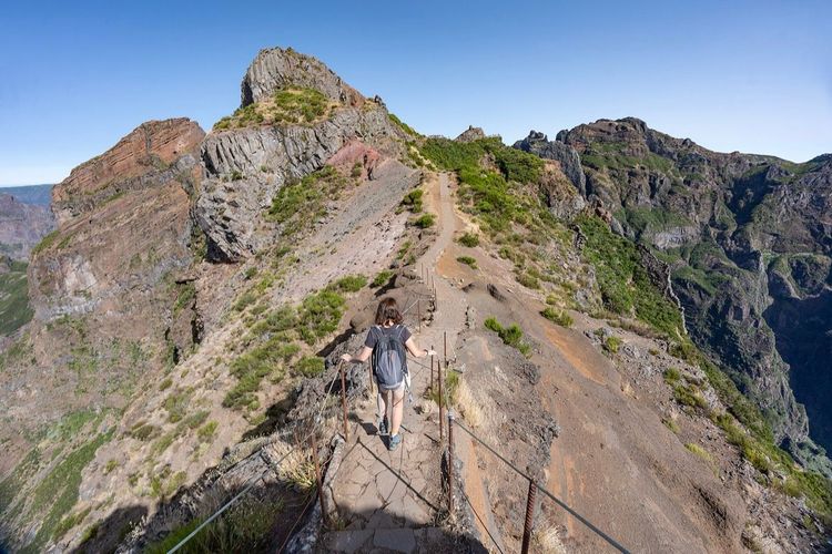 Pico do Arieiro to Pico Ruivo (PR1): Madeira's Ridge Walk in 2026